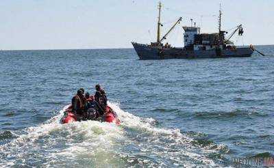 Восьми российским морякам запретили въезд в Украину