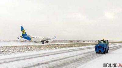 Из-за непогоды в аэропорту "Борисполь" задерживают рейсы