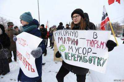 Россия не свалка: сотни россиян вышли на митинги из-за "мусорной" реформы