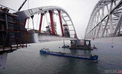 Крымский мост оторвался от берега и поплыл к Путину
