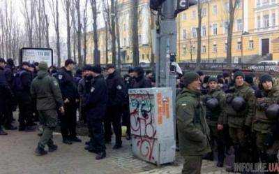 В центр Киева стягивают полицию и нацгвардию