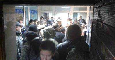 В Киеве штурмовали управление полиции: 40 задержанных, трое полицейских в больнице