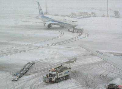 Снегопады в Японии спровоцировали массовую отмену авиарейсов