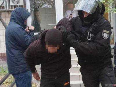 В Киеве задержали ребят с зеленкой, газовыми баллончиками и оружием