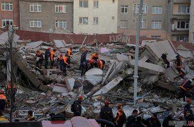 Обрушение дома в Стамбуле: число жертв возросло до 21
