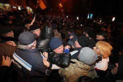 Стычки в Киеве: глава столичной полиции извинился за силовиков