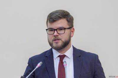 Глава "Укрзализныци" получил 830 тысяч зарплаты за январь