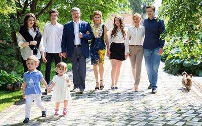 ОАЭ и Германия: СМИ выясняют, куда улетела семья Порошенко