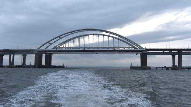Отдыхающие опасаются заходить в море: у Крымского моста новое ЧП