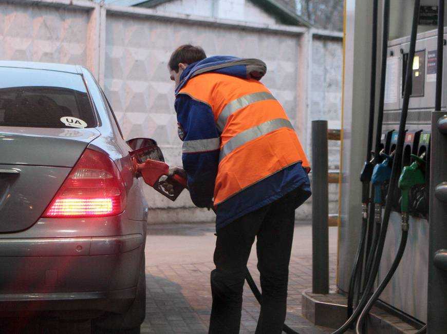 Цены на бензин: чего ждать автовладельцам в декабре