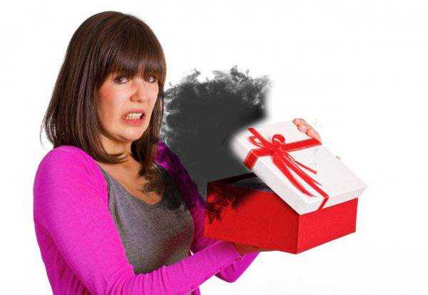 Как не принять на праздник подарок с порчей