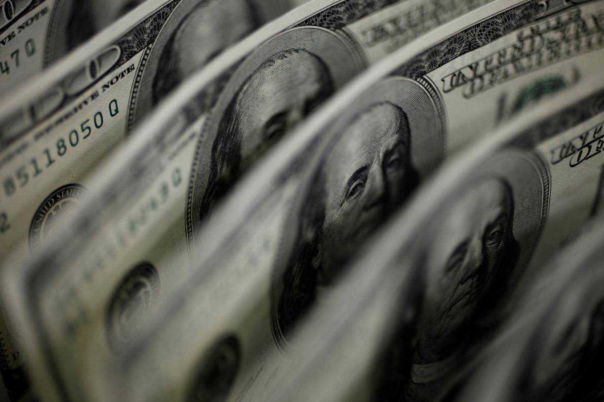 Эксперт прогнозирует падение доллара в Украине