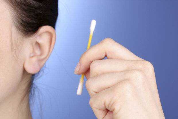 Гнойные воспаления и потеря слуха: ушные палочки оказались очень опасными