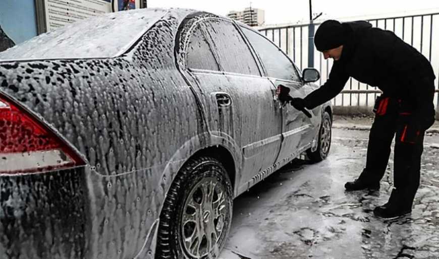 Автомаляр рассказал, стоит ли мыть автомобиль зимой