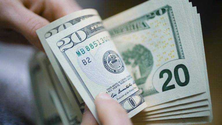 Доллар лихорадит: в какой валюте лучше сохранять деньги в 2020 году