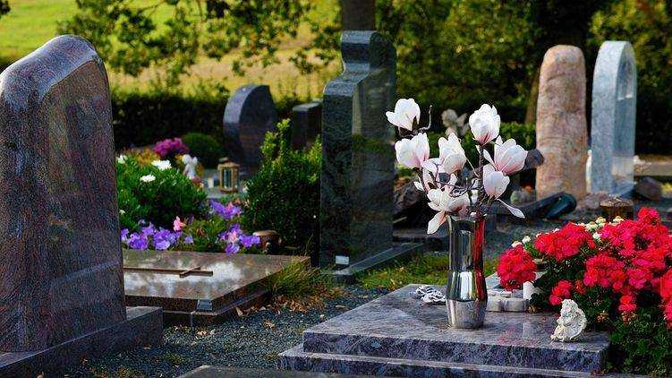 С 18 апреля на кладбища Киева будут пускать только похоронные процессии