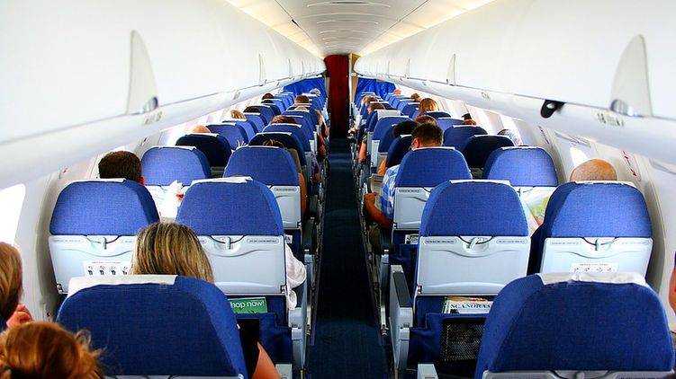 Авиакомпании меняют правила перелетов из-за коронавируса