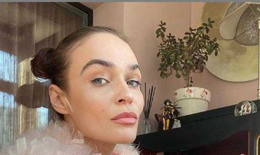 Алена Водонаева вызвала восхищение новыми фото груди из ванной