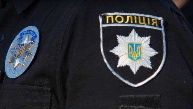В Киеве водитель проглотил пакетик на глазах у оторопевших полицейских