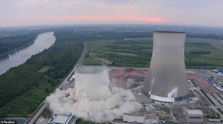 Контролируемый взрыв: в Германии снесли башни АЭС