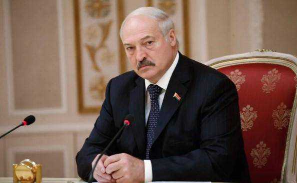 Лукашенко решил перейти с газа на опилки