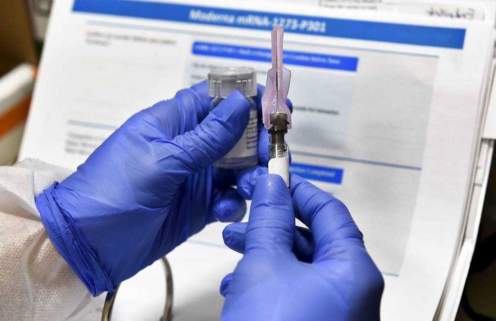 Moderna заявила об эффективности вакцины против новых штаммов коронавируса