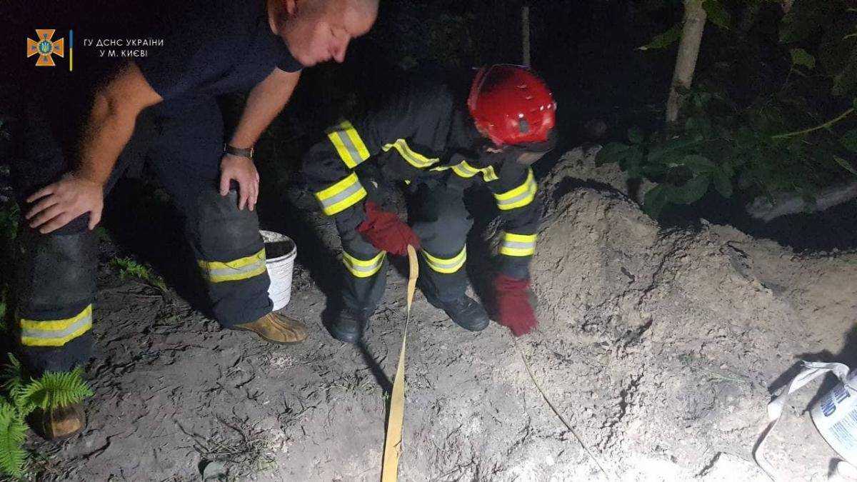 Був похований живцем у власному дворі: у Києві під час обвалу ґрунту загинув чоловік