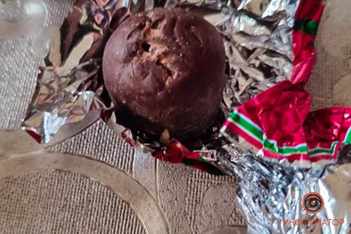 Жителю Дніпра продали цукерки з "начинкою" з черв'яків