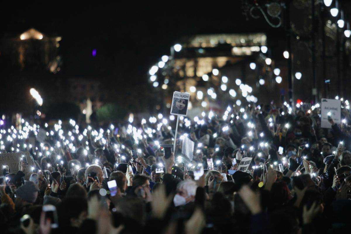 "Жодної більше": Польщу накрили масові протести через смерть вагітної