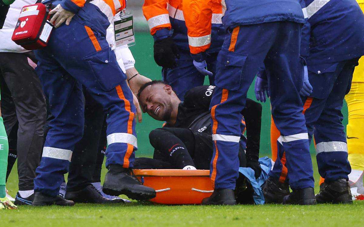 Зірка ПСЖ Неймар отримав страшну травму в матчі чемпіонату Франції