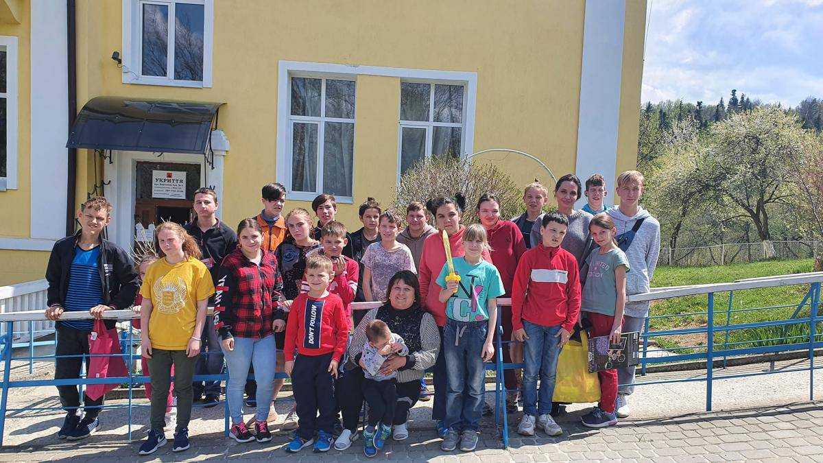 Джолі у Львові: голівудська зірка відвідала евакуйованих дітей Луганщини