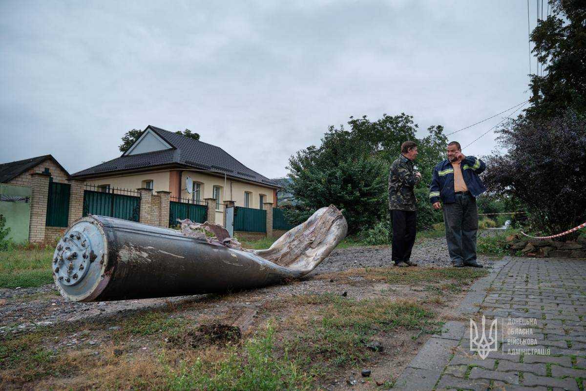 Росіяни завдали удару по Краматорську: ракета впала посеред житлового кварталу