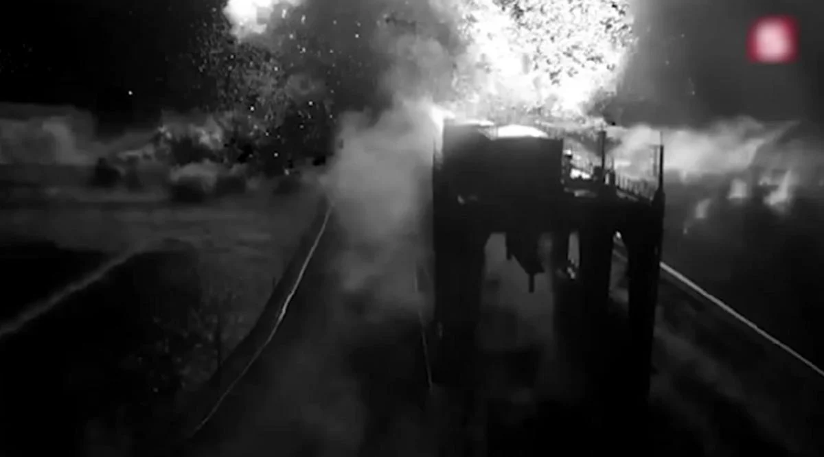 Опубліковано відео підриву росіянами мосту на Каховській ГЕС