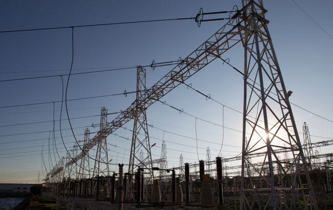 Энергосистема Украины работает без ограничений, отключения возможны в двух областях
