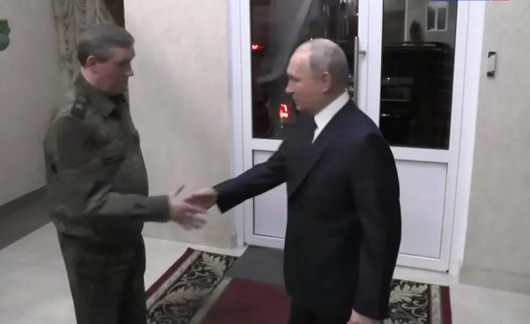 Путин после "визита" в Мариуполь посетил "командный пункт" своих генералов