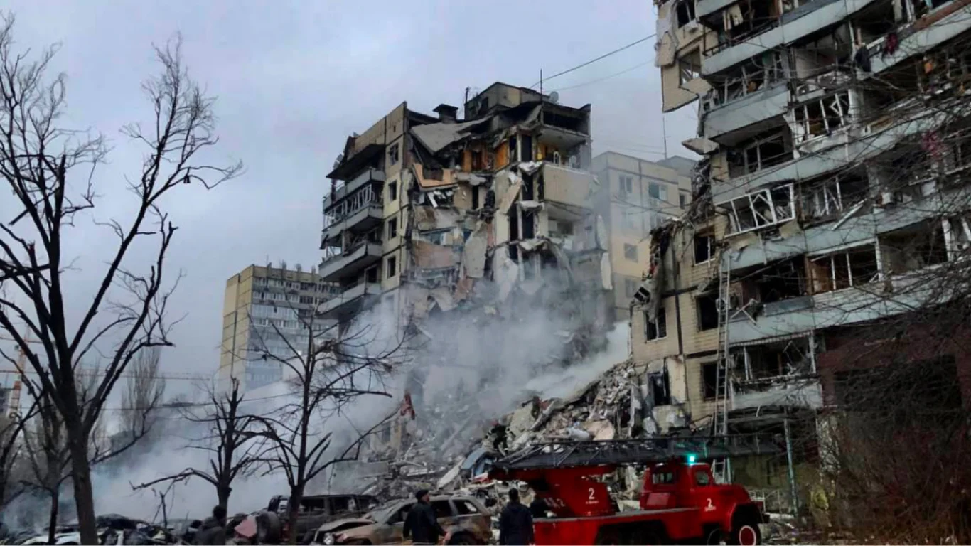 Ракетный удар по многоэтажке в Днепре: идентифицировано 40 тел из 46