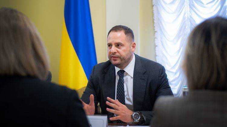 Козак заявил, что договорился с Ермаком по пленным и о механизме для поиска политических решений по Донбассу