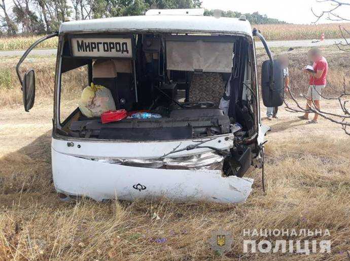 Автобус "Богдан" столкнулся с "Ланосом": 3 погибших, 9 пострадавших