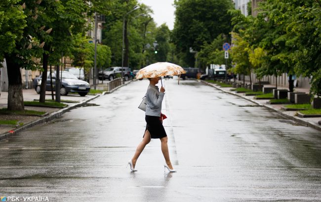 Дожди и шквальный ветер: синоптики дали прогноз погоды в Украине на завтра
