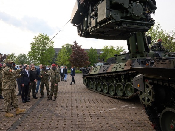 Зеленский посетил военную базу в Германии, где пообщался с украинскими воинами