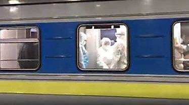 У пассажиров поезда из Риги коронавируса не нашли. Их отпустили по домам