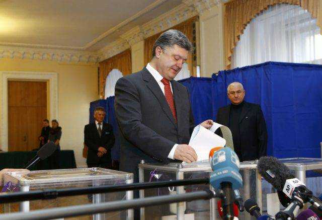 Порошенко сделал неожиданное заявление на избирательном участке, к подобному никто не был готов: обсуждает вся страна