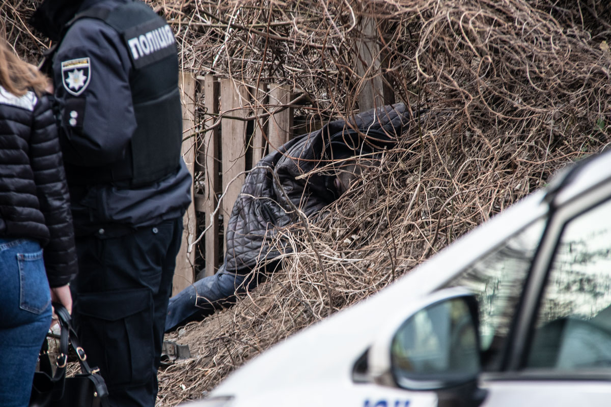 В Киеве найден труп сотрудника АП. Первые подробности и фото 18+