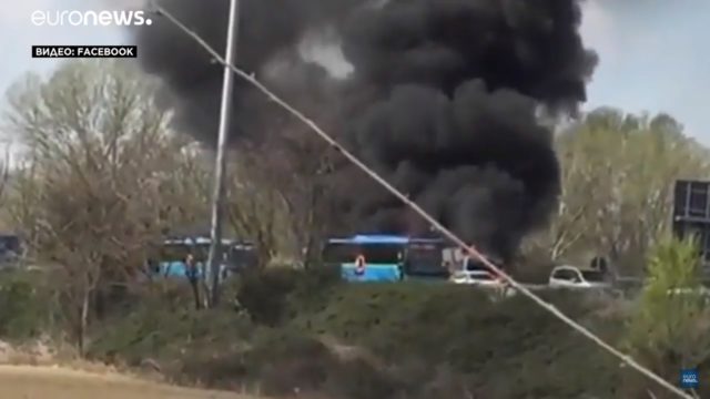 В Италии обезумевший водитель угнал и поджег автобус вместе со школьниками внутри: дети в больнице