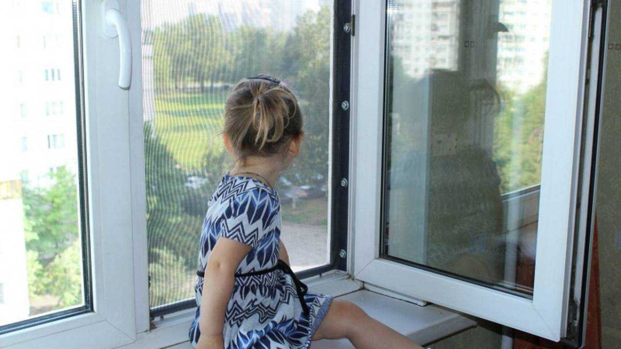 В Одессе пятилетняя девочка погибла, упав из окна 10 этажа