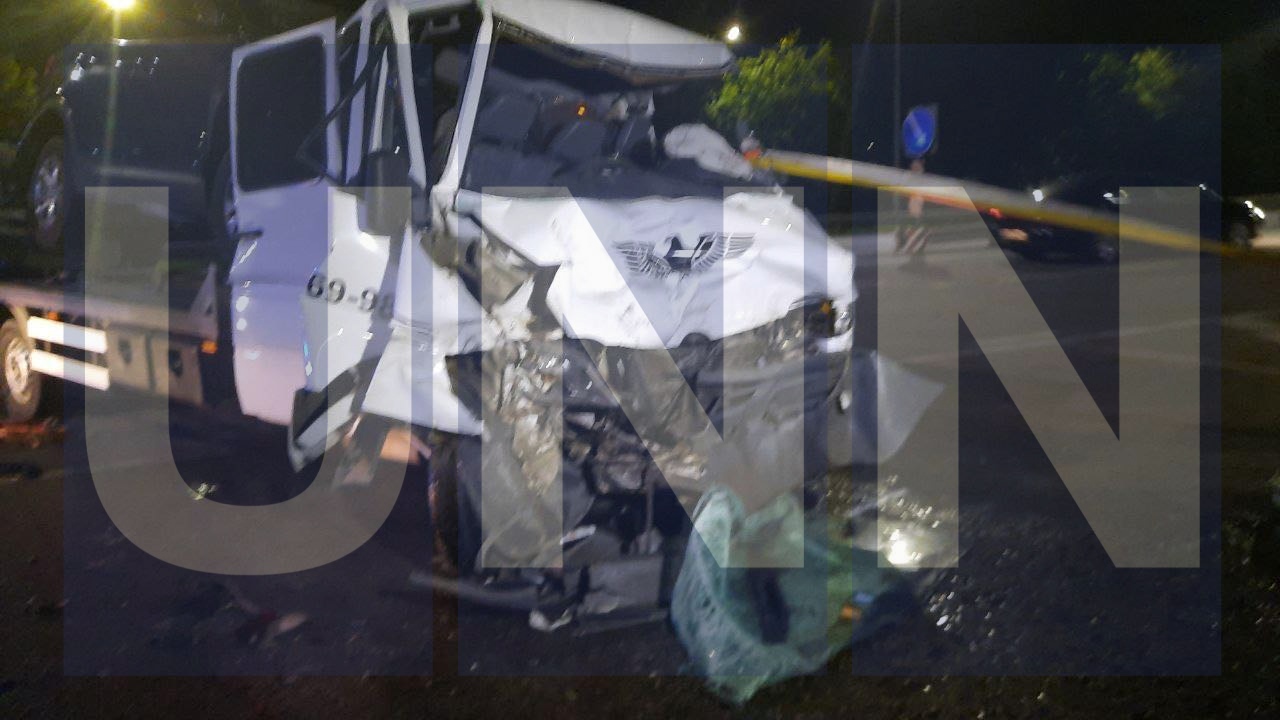 Моторошна ДТП під Києвом: тягач із битими авто із США протаранив вантажівку, рух трасою заблокований6