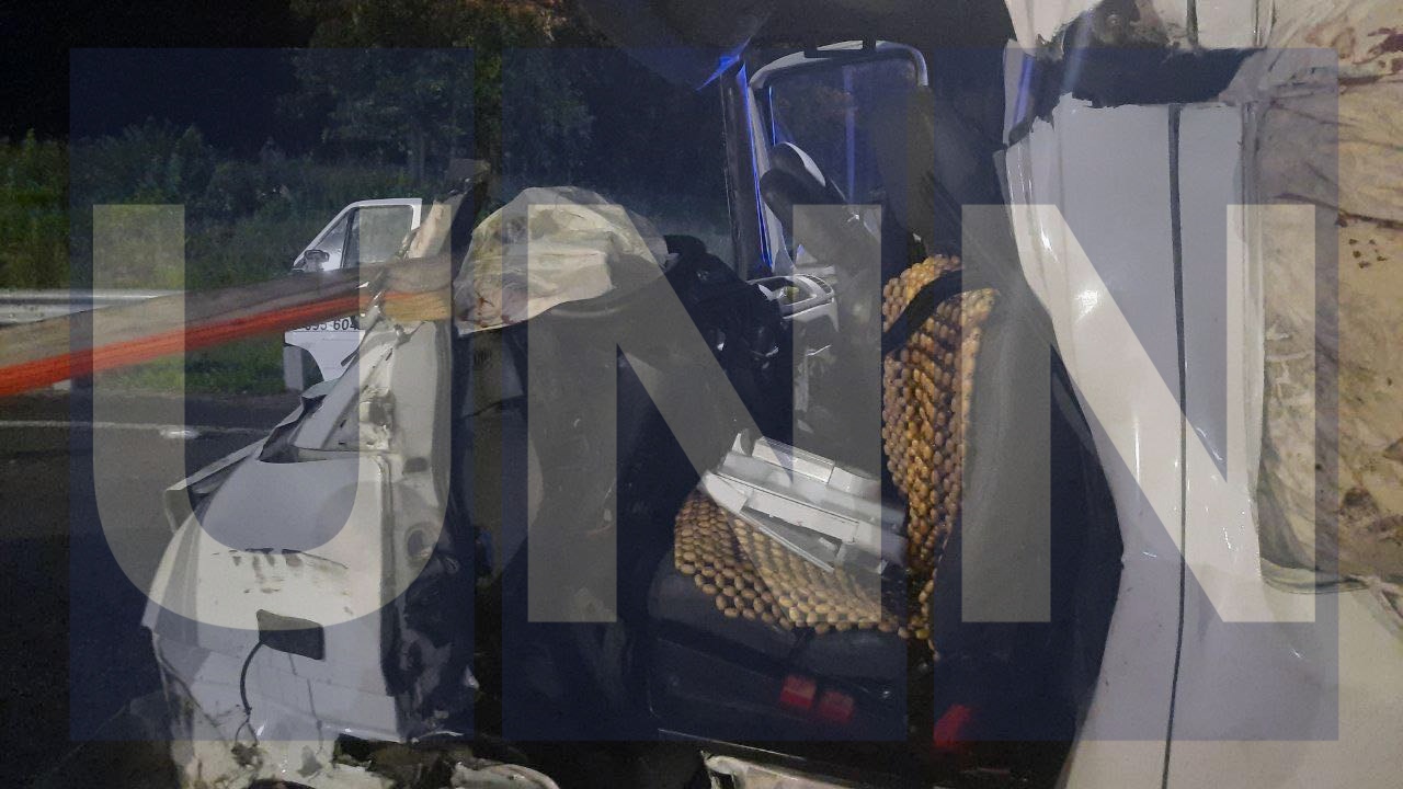 Моторошна ДТП під Києвом: тягач із битими авто із США протаранив вантажівку, рух трасою заблокований3