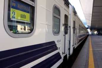 Двое пьяных остановили поезд в Винницкой области ради ролика в соцсети