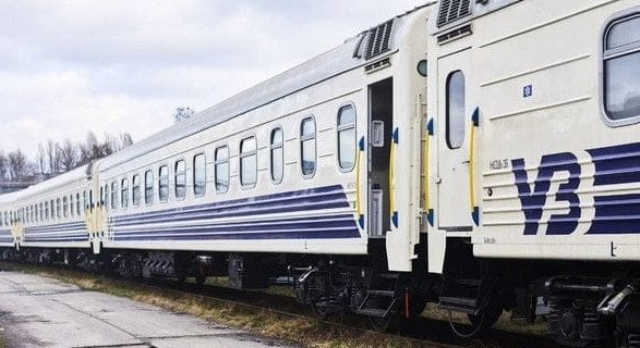 Враг обстрелял железную дорогу в Херсонской области: поезд между Киевом и Херсоном изменит маршрут
