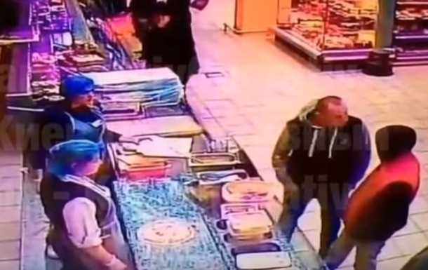 Убийство в супермаркете Киева: в полиции рассказали подробности